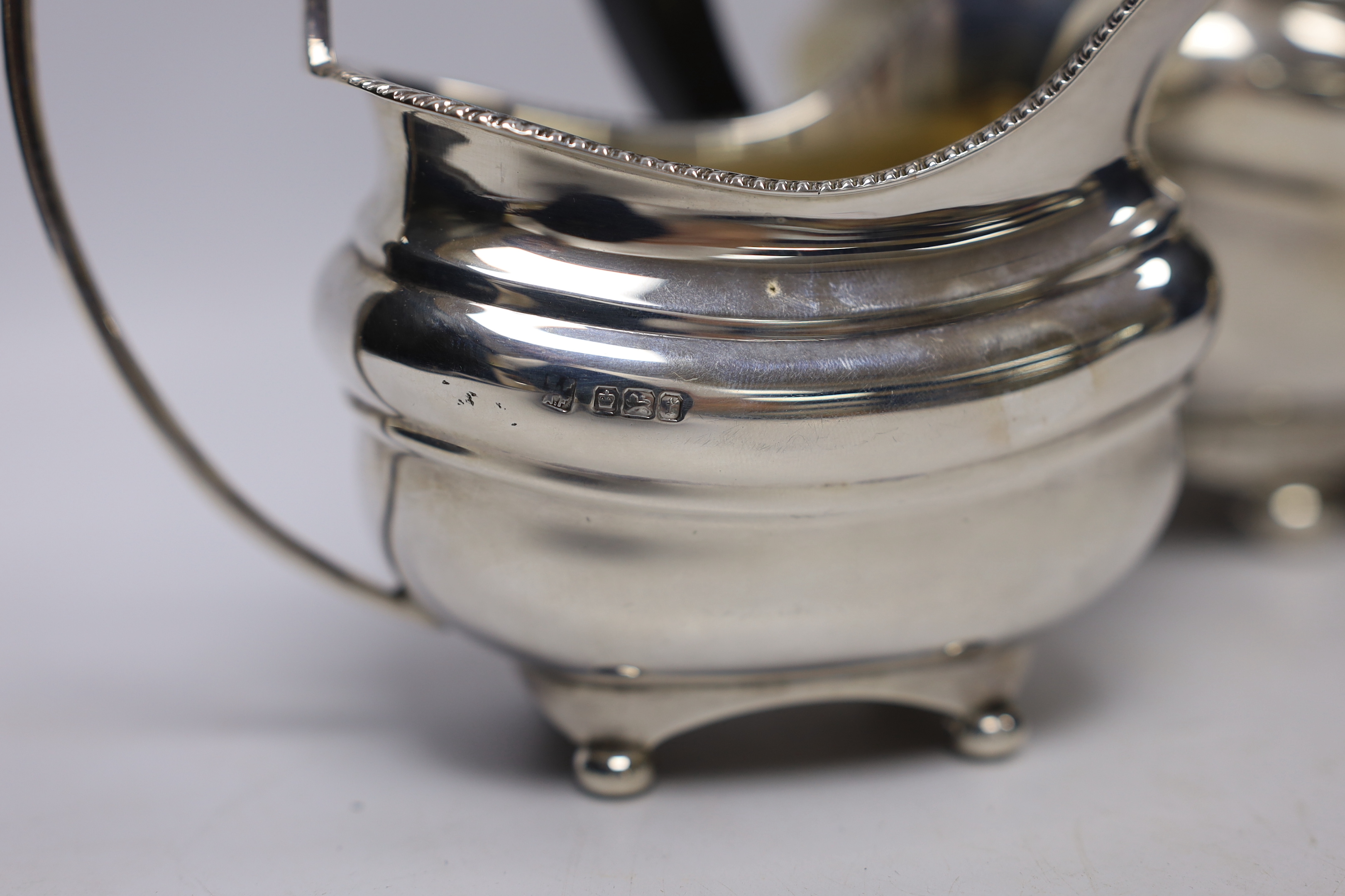 A George V silver three piece tea set, Fordham & Faulkner, Sheffield, 1911